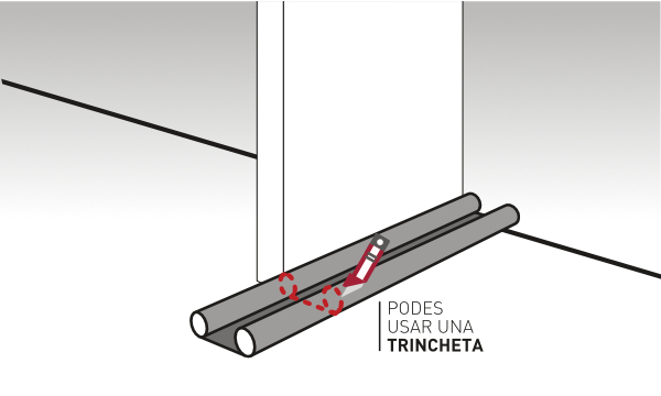 Cortá tu puertelete midiendo el ancho de la puerta. Podés usar una trincheta.